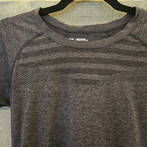 Z by Zella Activewear Shirt - Size Medium - Picture 2 of 8